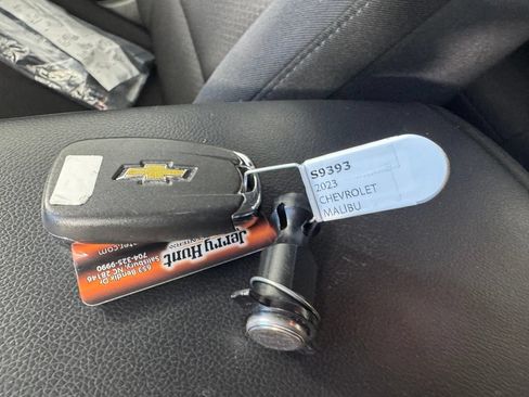 Used 2023 Chevrolet Malibu LS FWD image 3