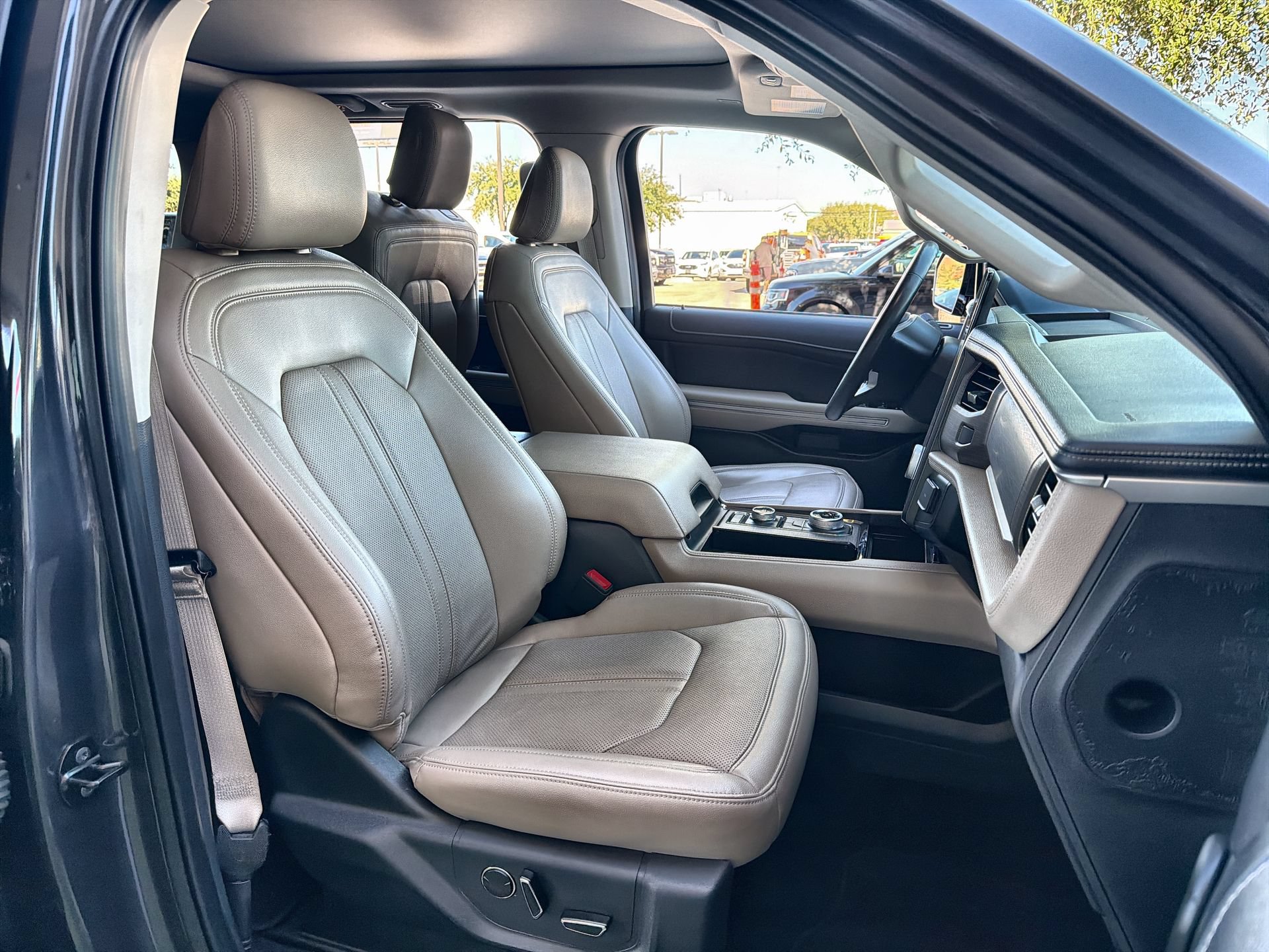 Used 2024 Ford Expedition Limited AWD/4WD image 26