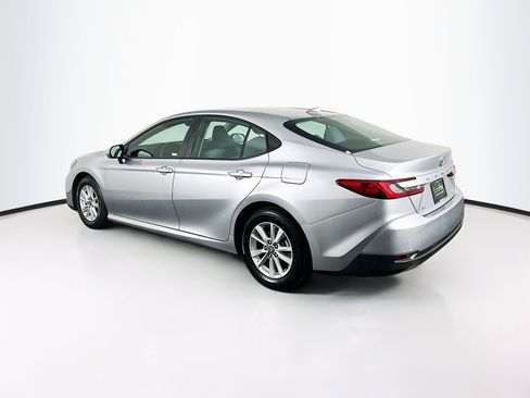 Used 2025 Toyota Camry LE image 5