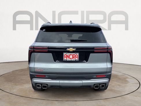 Used 2025 Chevrolet Traverse LT FWD image 13