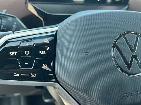 New 2025 Volkswagen ID.4 Pro RWD image 19