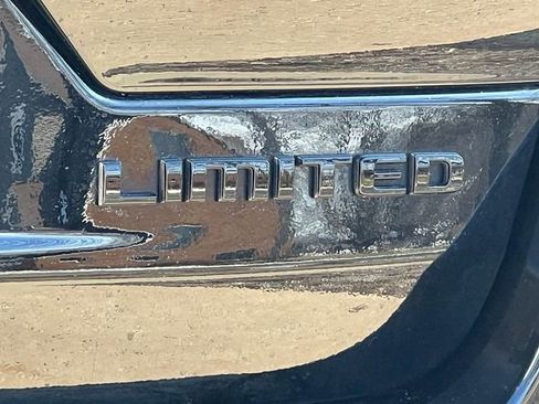 Used 2025 Jeep Grand Cherokee Limited w/ Luxury Tech Group II image 9