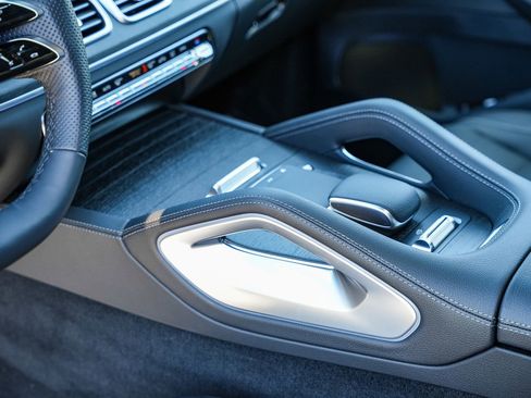 New 2026 Mercedes-Benz GLS 450 4MATIC image 21