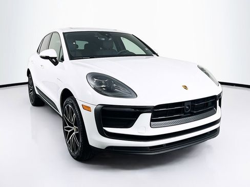 New 2026 Porsche Macan Base image 7