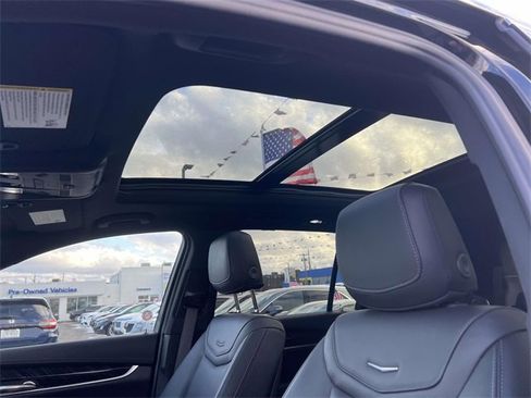 Used 2025 Cadillac XT6 Premium Luxury image 19