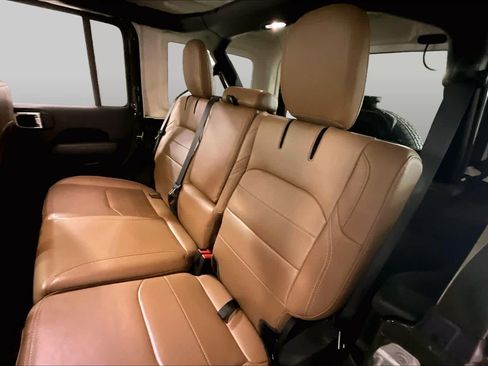 Used 2022 Jeep Wrangler Unlimited Sahara w/ Cold Weather Group AWD/4WD image 20