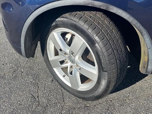 Used 2014 Volkswagen Touareg Sport image 26