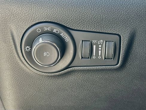 Used 2024 Jeep Compass Latitude AWD/4WD image 10