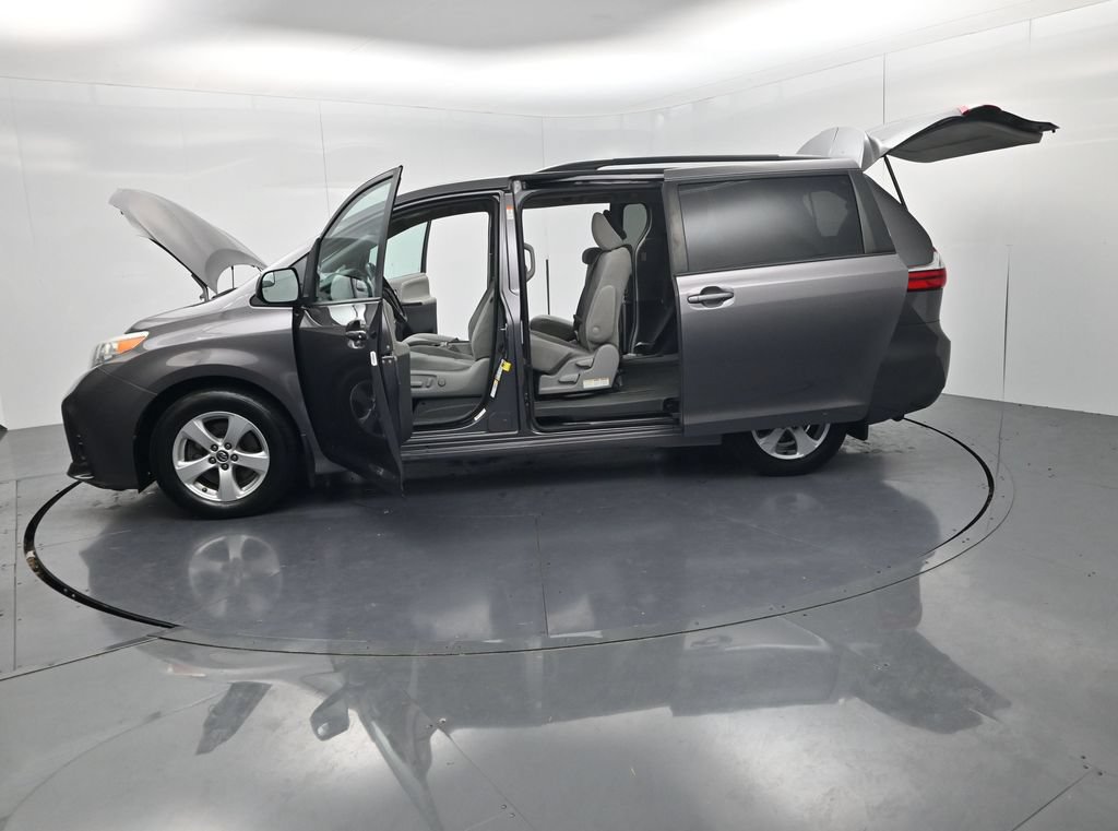 Used 2019 Toyota Sienna LE w/ Carpet Mat Package FWD image 53
