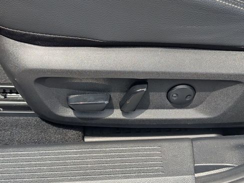 Used 2024 Nissan Rogue SL AWD/4WD image 16