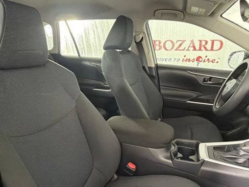 Used 2020 Toyota RAV4 LE FWD image 16