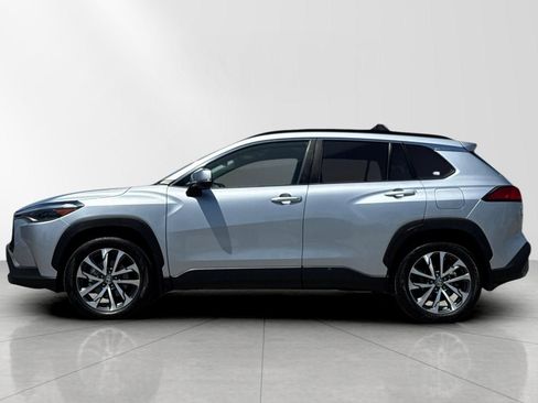 Used 2023 Toyota Corolla Cross XLE AWD/4WD image 8