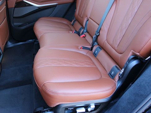 New 2026 BMW X7 M60i image 23