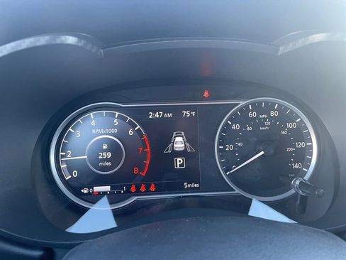 New 2025 Nissan Versa SR w/ Trunk Package image 18