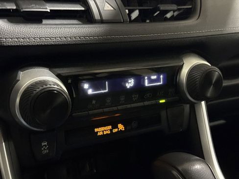Used 2019 Toyota RAV4 LE FWD image 16