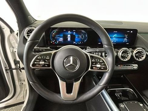 Used 2023 Mercedes-Benz GLA 250 4MATIC w/ Premium Package image 15
