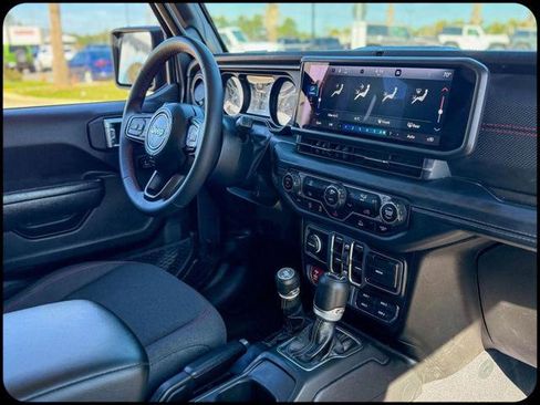 Certified 2025 Jeep Wrangler Unlimited Rubicon image 6