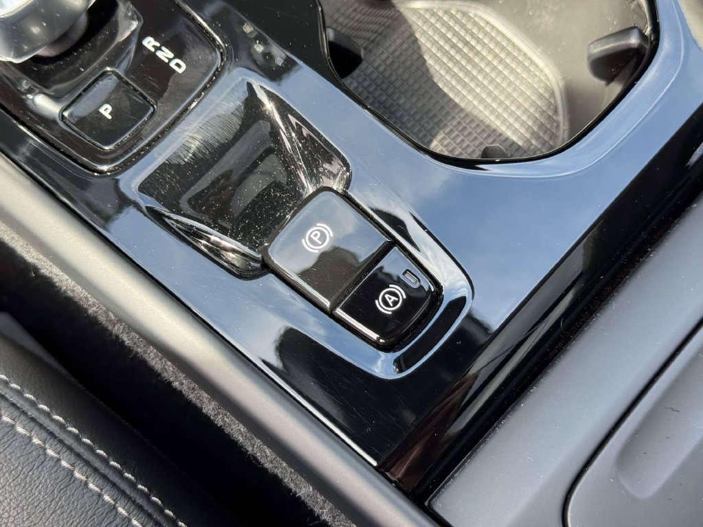 Certified 2024 Volvo XC40 B5 Plus w/ Protection Package Premier AWD/4WD image 29