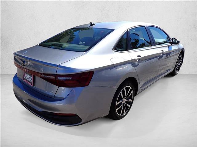 Used 2025 Volkswagen Jetta SE FWD image 4