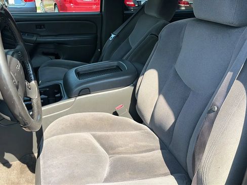 Used 2005 GMC Sierra 1500 SLE w/ Safe And Sound Package RWD image 9