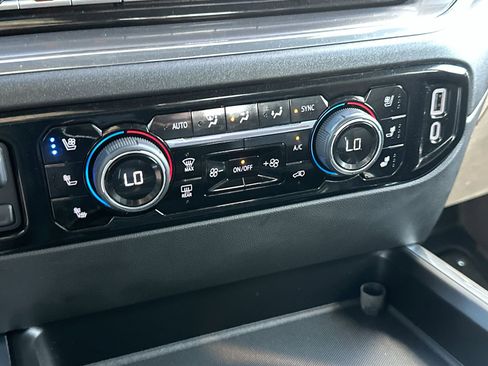 Used 2024 Chevrolet Silverado 2500 High Country w/ High Country Premium Package image 19