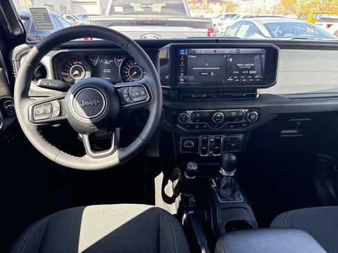 Used 2025 Jeep Wrangler Unlimited Sport AWD/4WD image 17