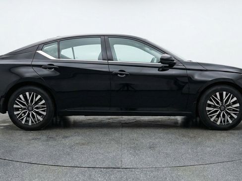 Used 2025 Nissan Altima 2.5 SV image 11