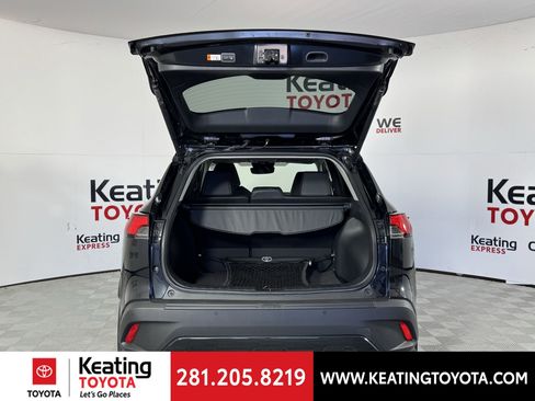 Certified 2025 Toyota Corolla Cross XLE image 18