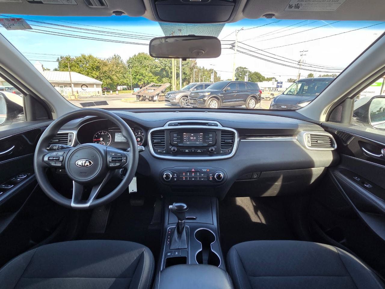 Used 2017 Kia Sorento AWD image 2