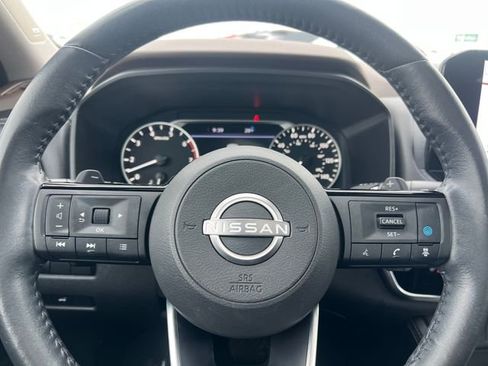 Used 2023 Nissan Rogue SL w/ SL Premium Package image 32