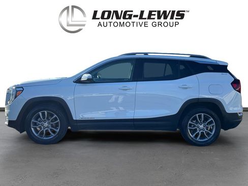 Used 2023 GMC Terrain SLT image 2