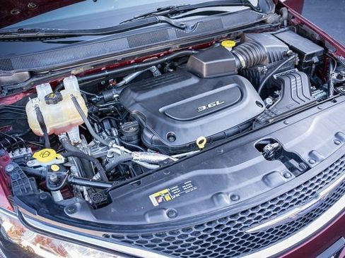 Used 2017 Chrysler Pacifica Touring-L Plus image 36