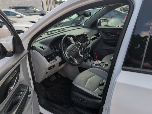 Used 2024 GMC Terrain SLT AWD/4WD image 4