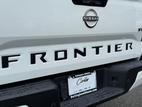 Used 2022 Nissan Frontier SV w/ Technology Package image 11