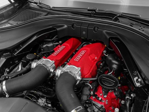 Certified 2025 Ferrari Roma Base image 21