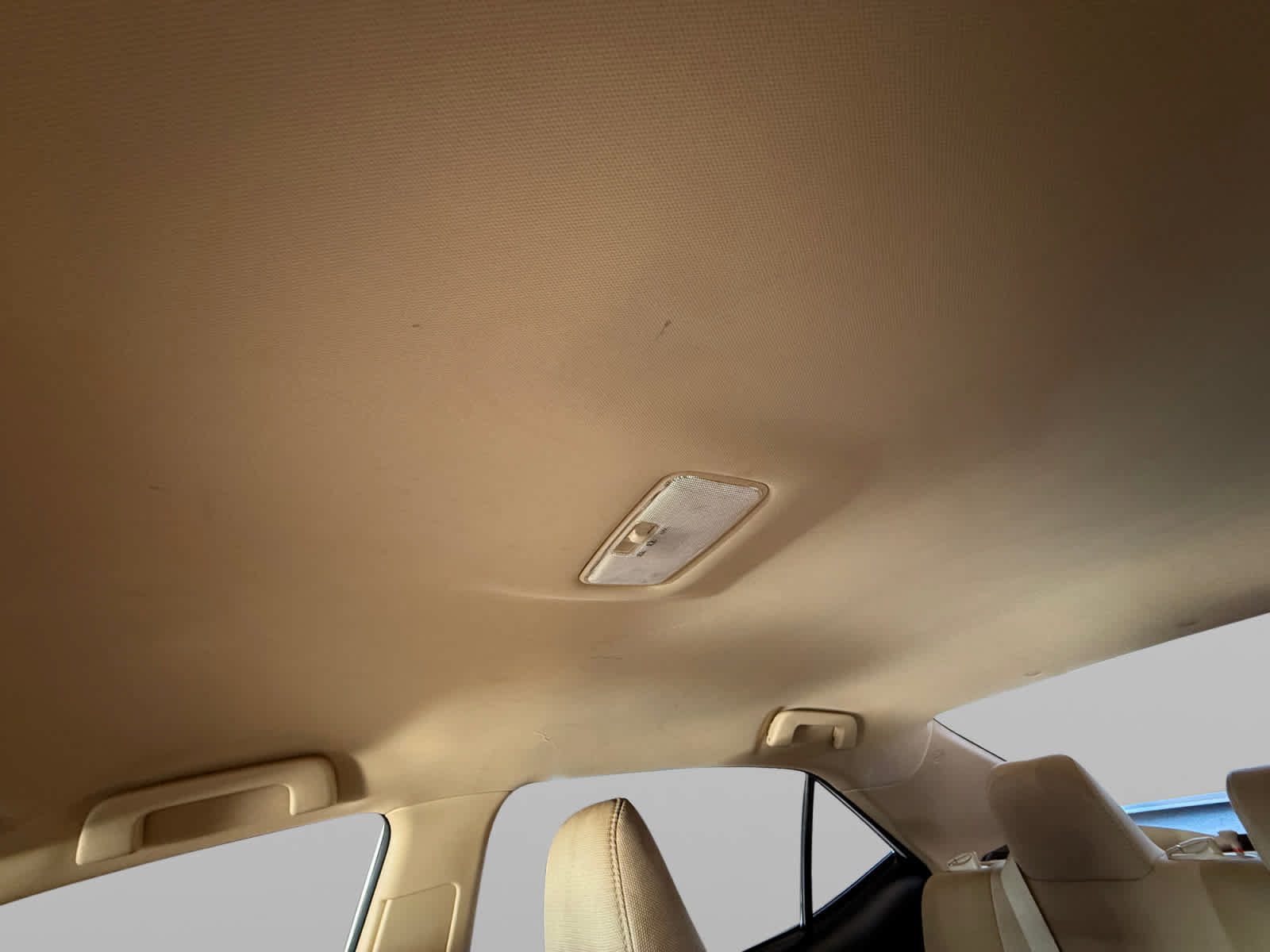 Used 2017 Toyota Corolla LE w/ Carpet Mat Package (TMS) FWD image 12