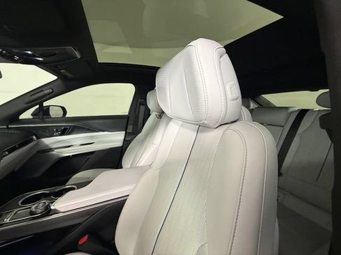 Used 2024 Cadillac Lyriq Luxury RWD image 4