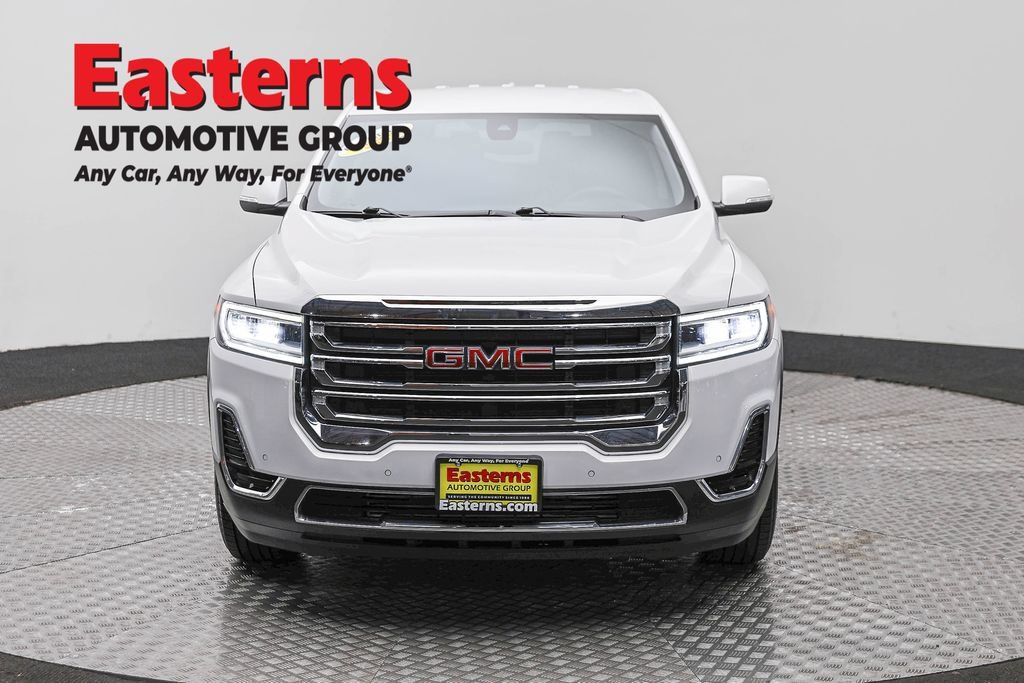 Used 2023 GMC Acadia SLE FWD image 2