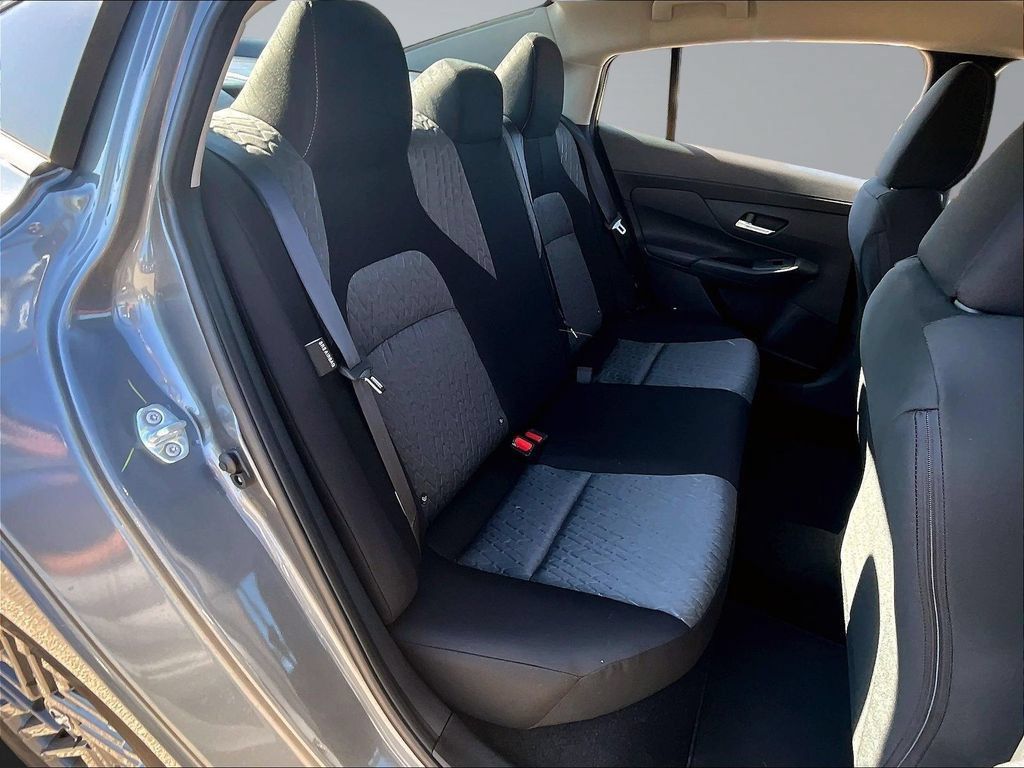 Used 2026 Nissan Sentra SV w/ SV Convenience Package FWD image 9