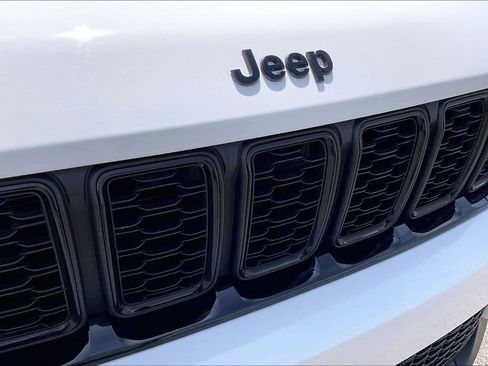 Used 2024 Jeep Grand Cherokee Limited w/ Black Appearance Package RWD image 28