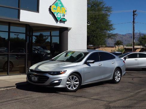 Used 2022 Chevrolet Malibu LT image 2