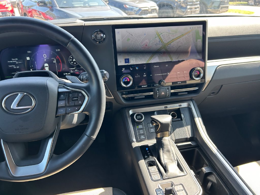 Used 2025 Lexus GX 550 w/ Accessory Package (32) AWD/4WD image 20