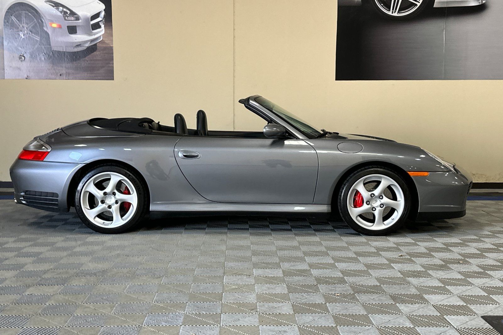 Used 2004 Porsche 911 Carrera RWD image 3