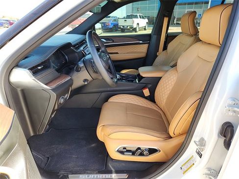 Used 2023 Jeep Grand Cherokee Summit image 11