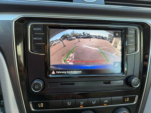 Used 2016 Volkswagen Passat 1.8T R-Line image 30