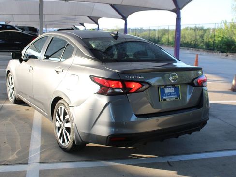 Used 2021 Nissan Versa SR w/ Convenience Package FWD image 3