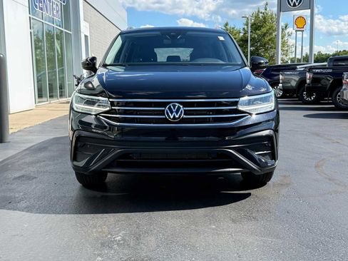 Certified 2024 Volkswagen Tiguan SE AWD/4WD image 2