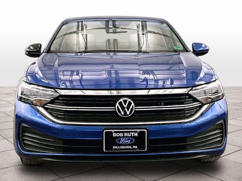 Used 2023 Volkswagen Jetta SE FWD image 3