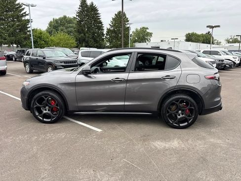 Used 2024 Alfa Romeo Stelvio Veloce AWD/4WD image 3