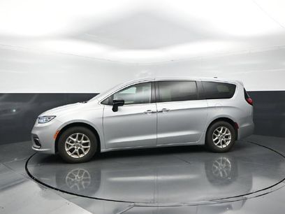 Used 2024 Chrysler Pacifica Touring-L
